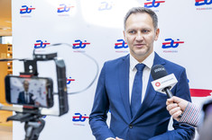 Wiceminister cyfryzacji R. Rosiński,