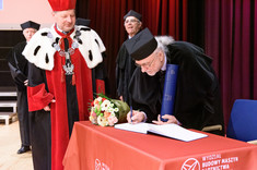 Na pierwszym planie od lewej: prof. P. Koszelnik, prof. M. Szczerek,